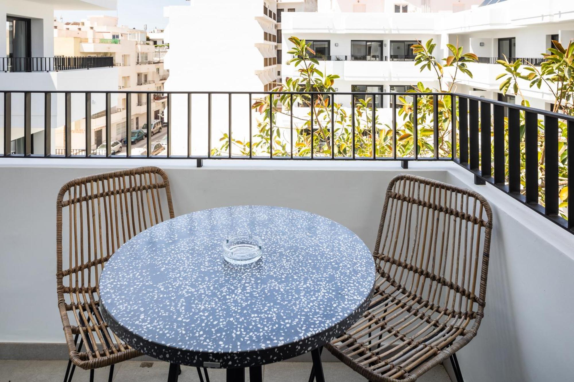Aparthotel Casita Blanca - Adults Only San Antonio  Bagian luar foto