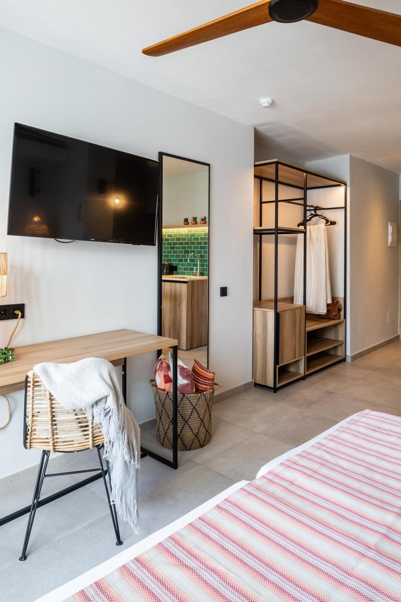 Aparthotel Casita Blanca - Adults Only San Antonio  Bagian luar foto