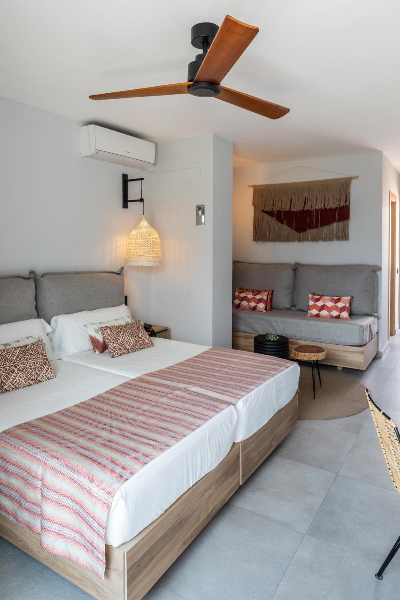 Aparthotel Casita Blanca - Adults Only San Antonio  Bagian luar foto