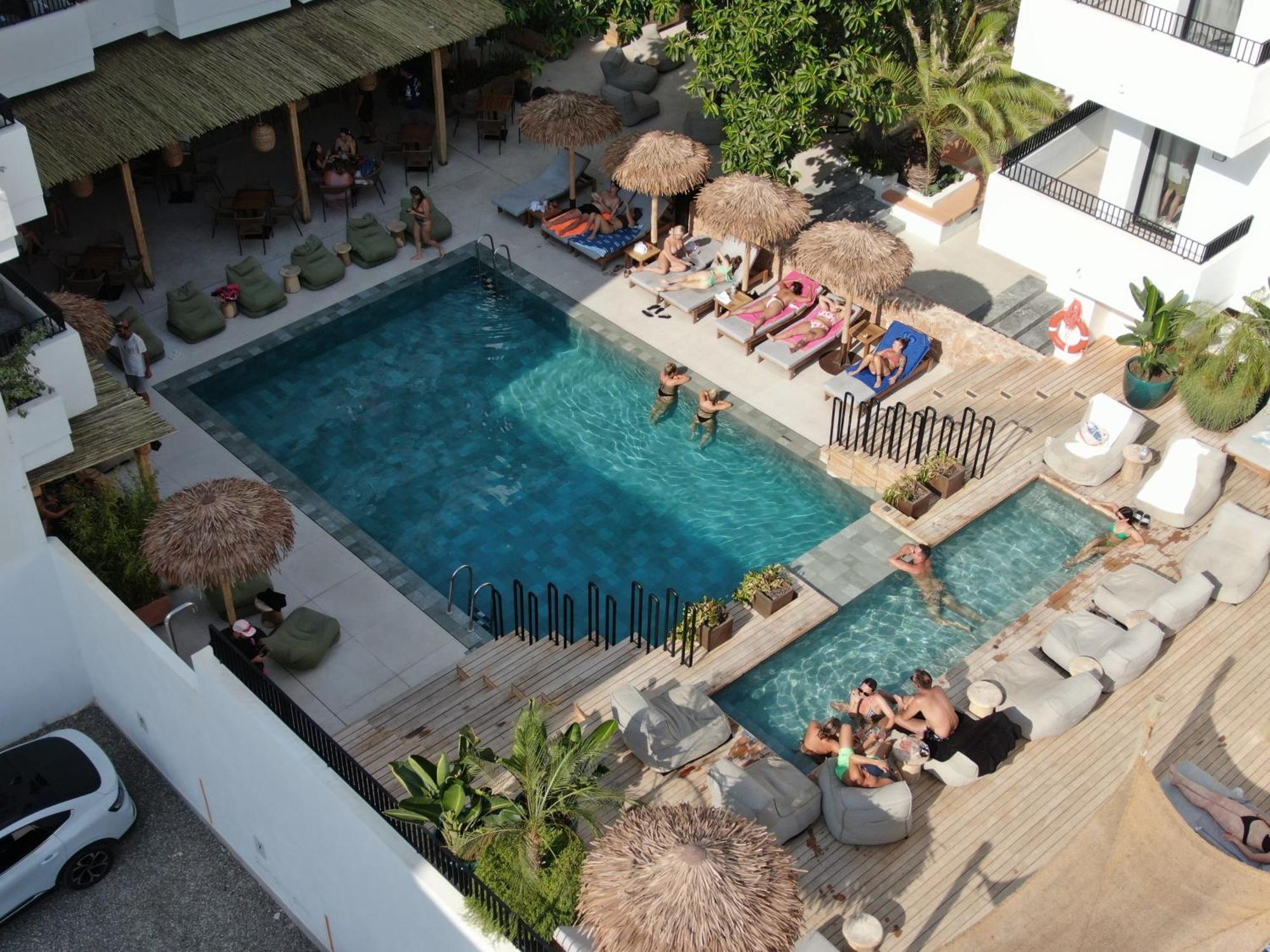 Aparthotel Casita Blanca - Adults Only San Antonio  Bagian luar foto