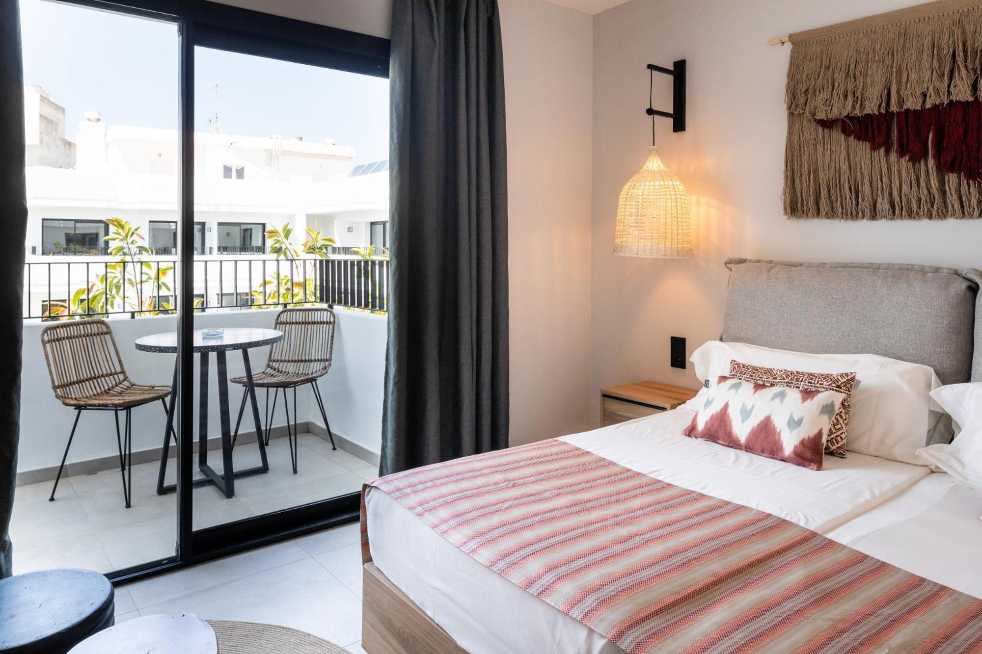 Aparthotel Casita Blanca - Adults Only San Antonio  Bagian luar foto
